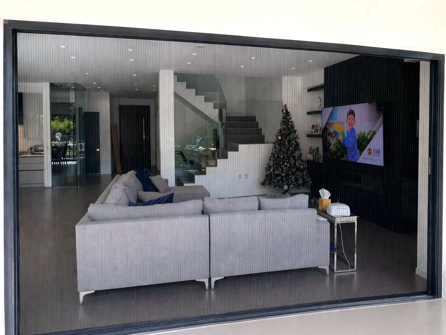 Full-width Aire screen behind a living room